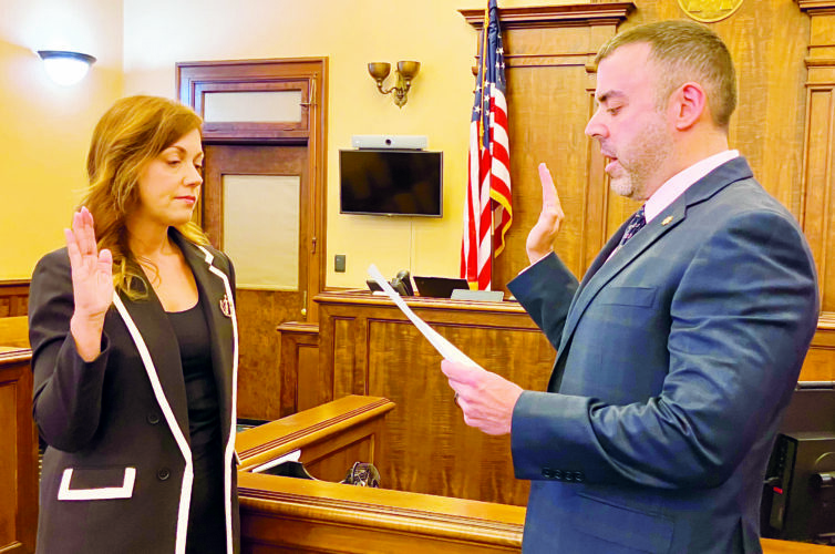 New Columbiana County assistant prosecutor sworn in